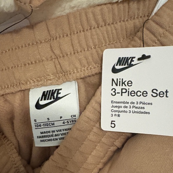 Nike Beige and White Fleece Vest Set boys size small (4-5years old) - Picture 7 of 9